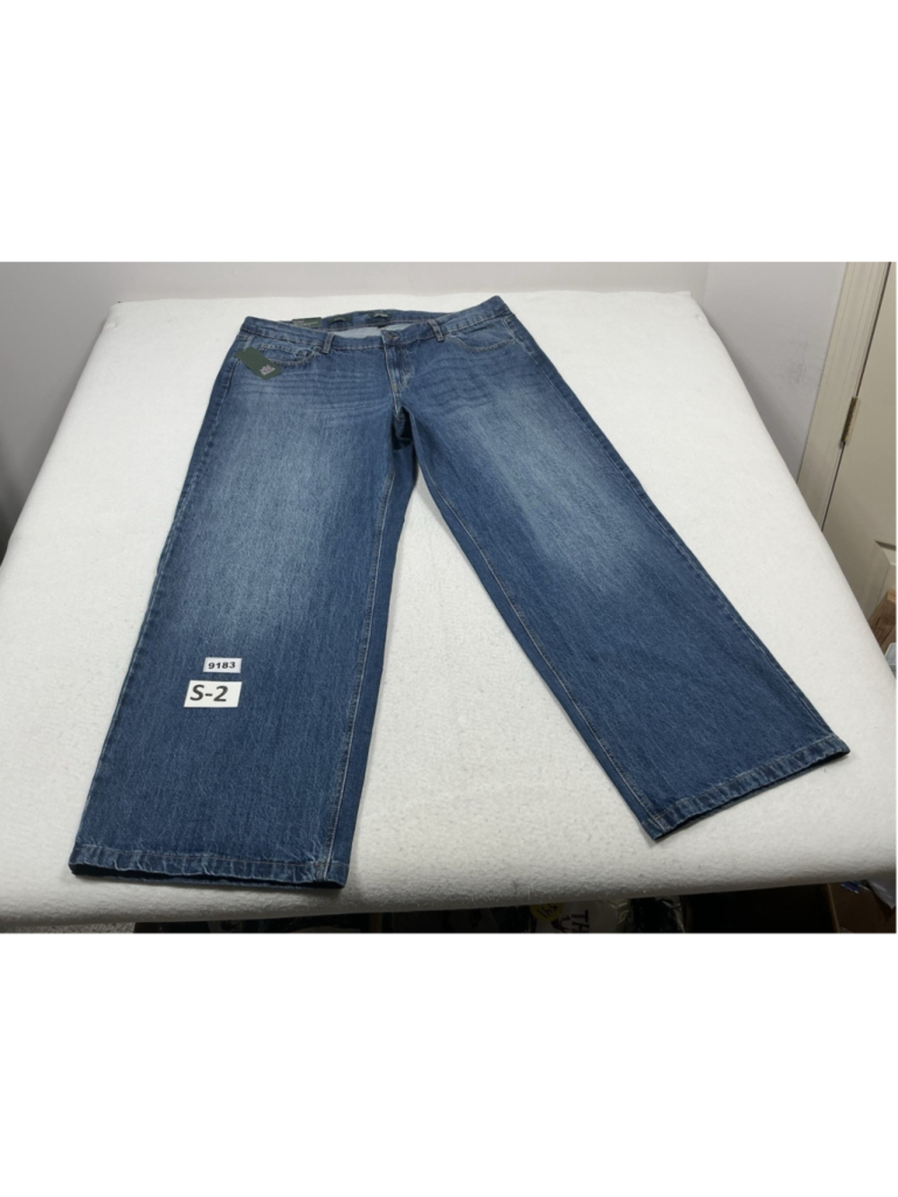 Womans NWT Wild Fable Straight Easy Rigid Blue Jeans Size 18